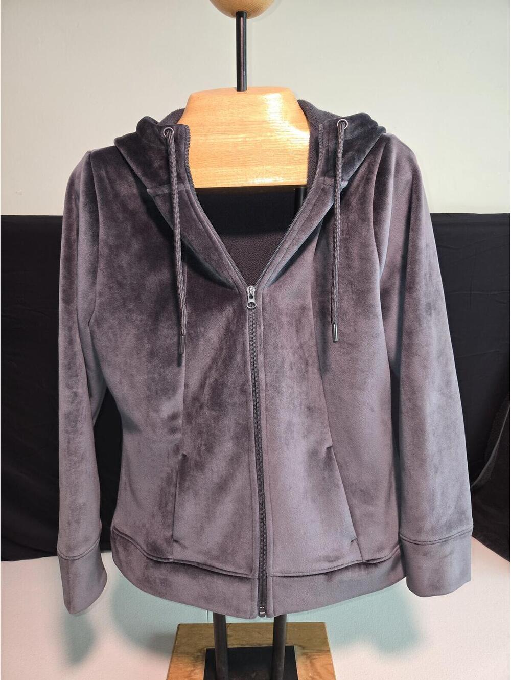 Time and Tru Women's Medium Gray Velour Zip-Up Hoodie